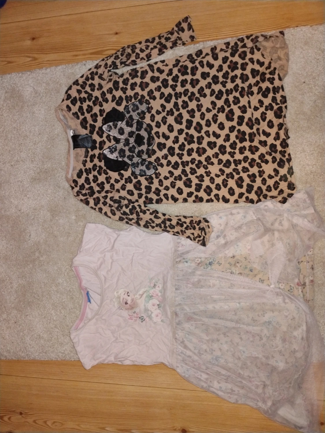 Leopardmönstrad långärmad klänning