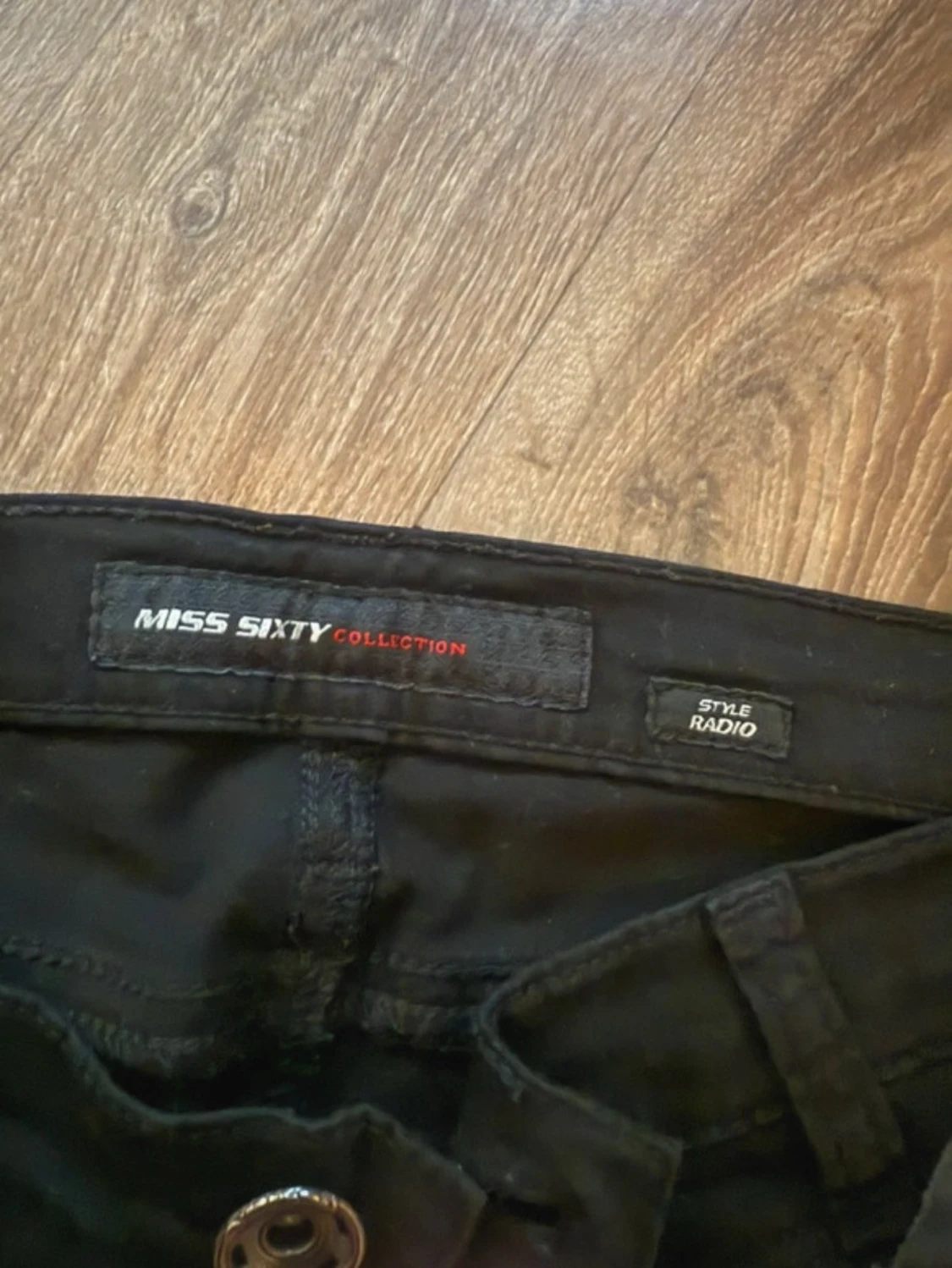Svarta Miss Sixty jeans med kedja Str XS - 2