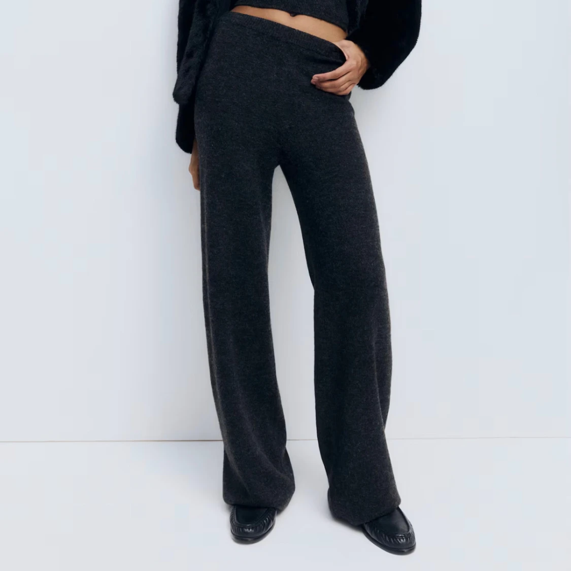 Mörkgrå stickade wide byxor