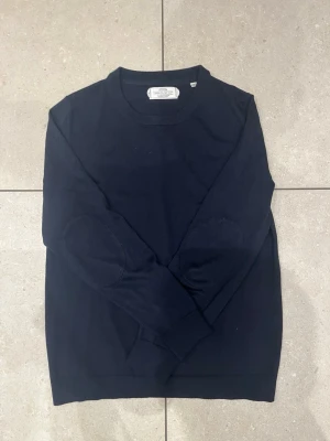 These Glory Days Stickad Tröja - These Glory Days stickad tröja säljs | Strl: M | Självklart äkta ✅| Skick: 9,5/10 | Modell: 190cm/75kg | Hör av dig vid frågor!