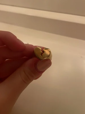 lyla ring - fin ring från lyla i helt ny skick