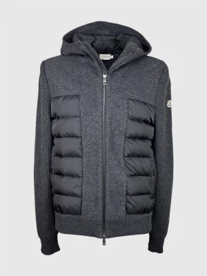 Moncler Cardigan jacka - | Säljer en riktigt rare Moncler cardigan jacka i riktigt bra använt skick. | Storlek: Large | Hör av dig vid frågor eller funderingar.