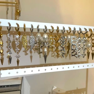 Örhängen  - Skriv för pris 