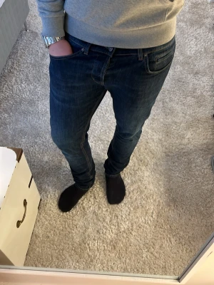 Dondup George Jeans - Dondup Jeans | skick 9/10 | Storlek 35 | Pris - 799kr | Modellen är ca 179cm lång | Hör av dig vid minsta fråga eller fundering!!