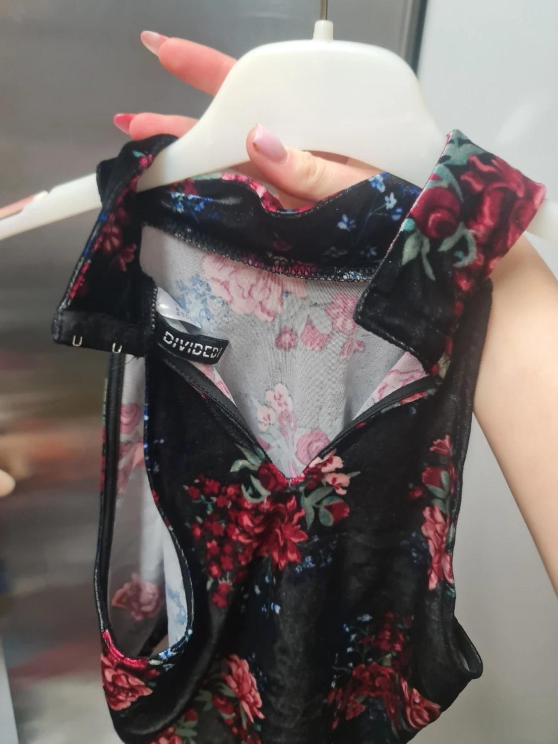 Blommig ärmlös topp från Divided - 1