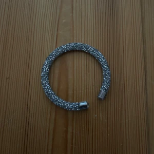 Armband - Fint armband som inte kommer till användning. Köpt på en marknad för flera år sedan. 