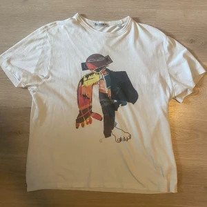 Our Legacy tshirt - Sitter som en S/M