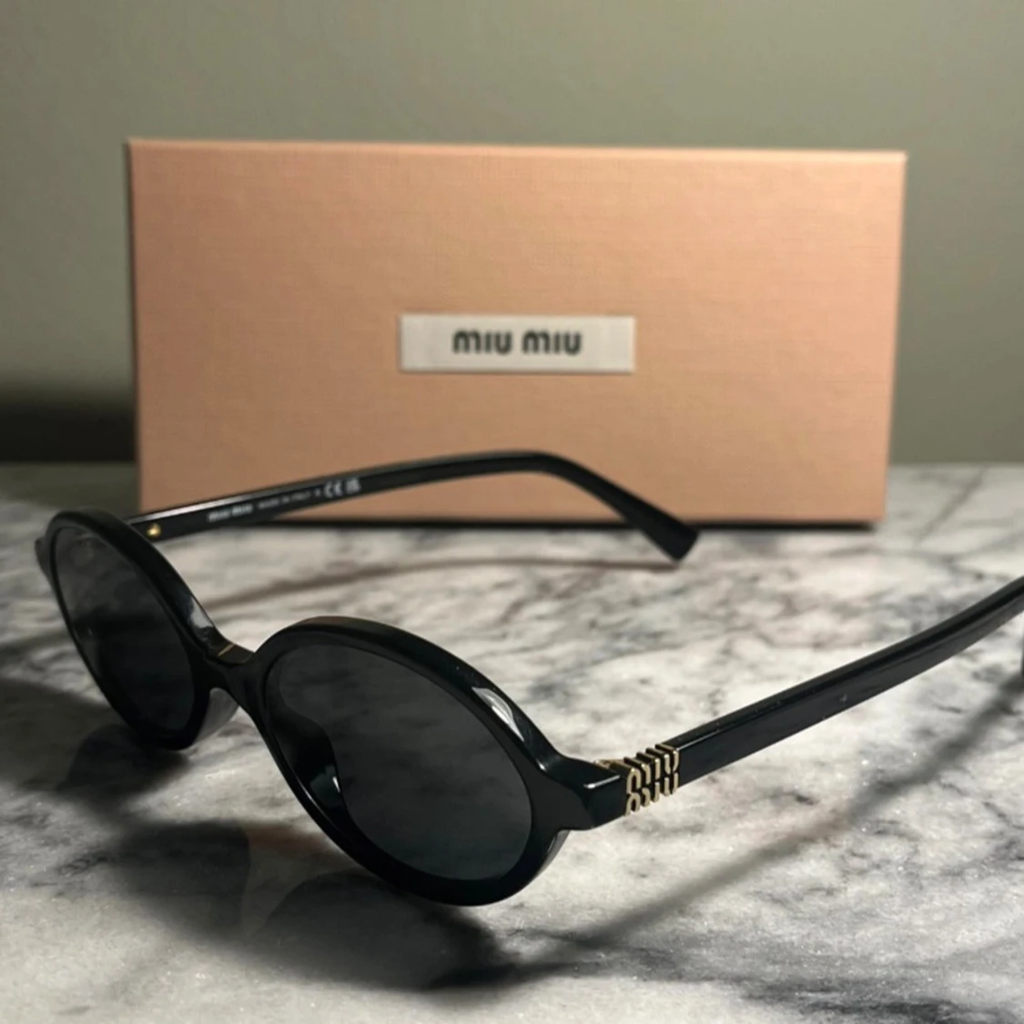 Svarta runda solglasögon Miu Miu - 1