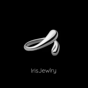 Silver ring  -  GRATIS GÅVA MED VARGE ORDER!! Supertrendig stockholmsstil tjejer, ring silver. Gjord av stål, jag svarar och skickar alltid snabbt!