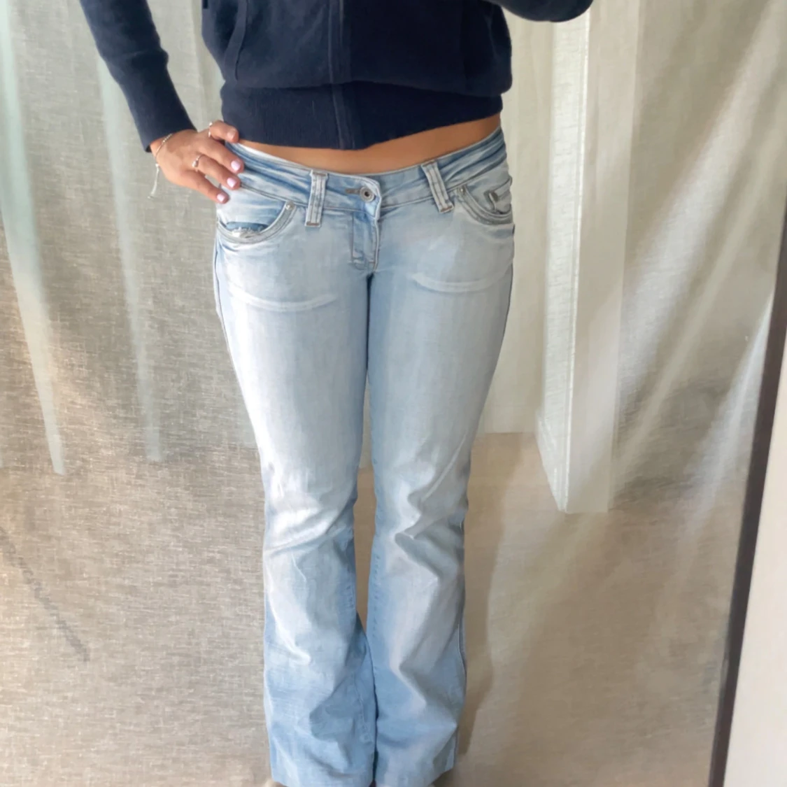 Ljusblåa lågmidjade bootcut jeans - 1