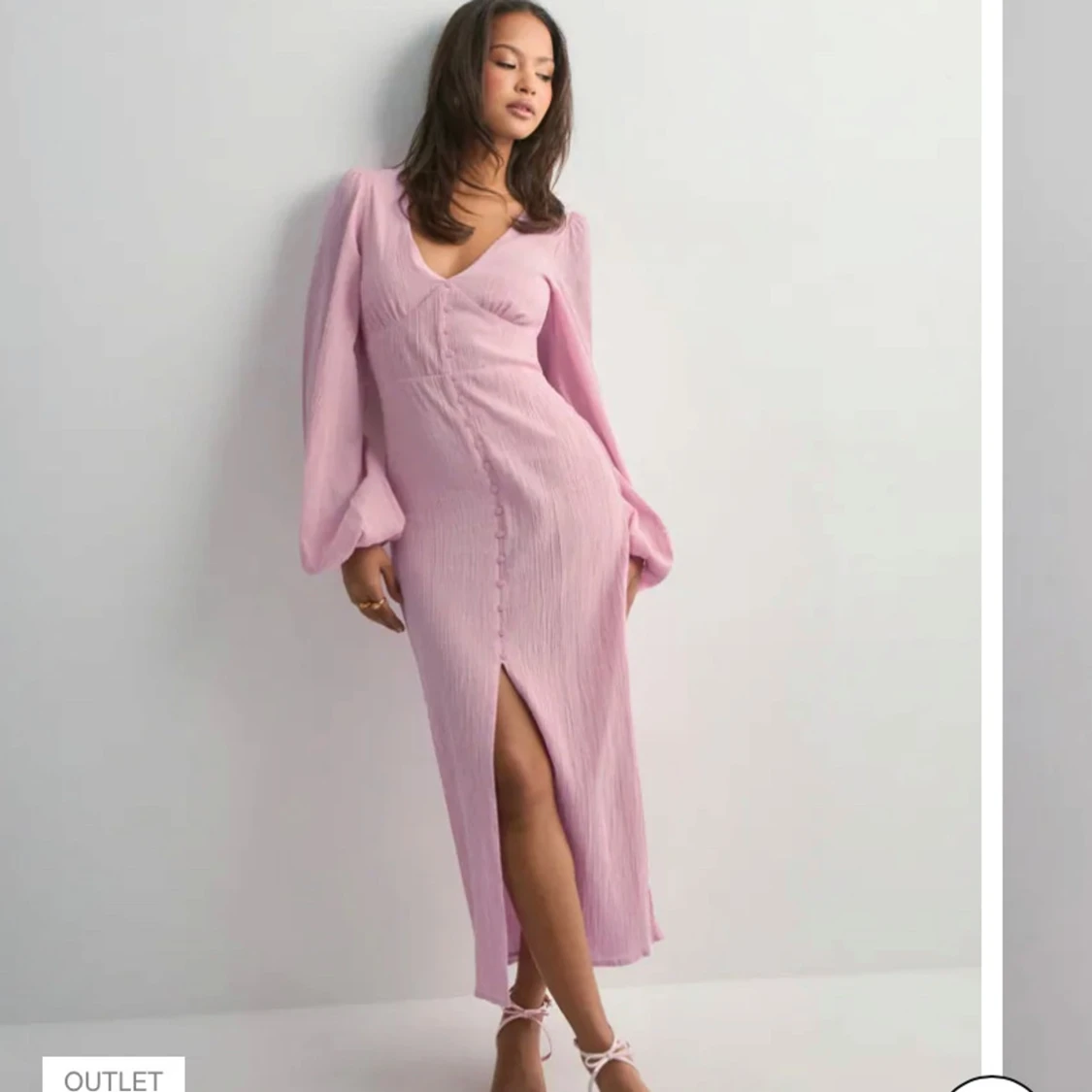 Rosa långklänning med v-ringning nelly - 1