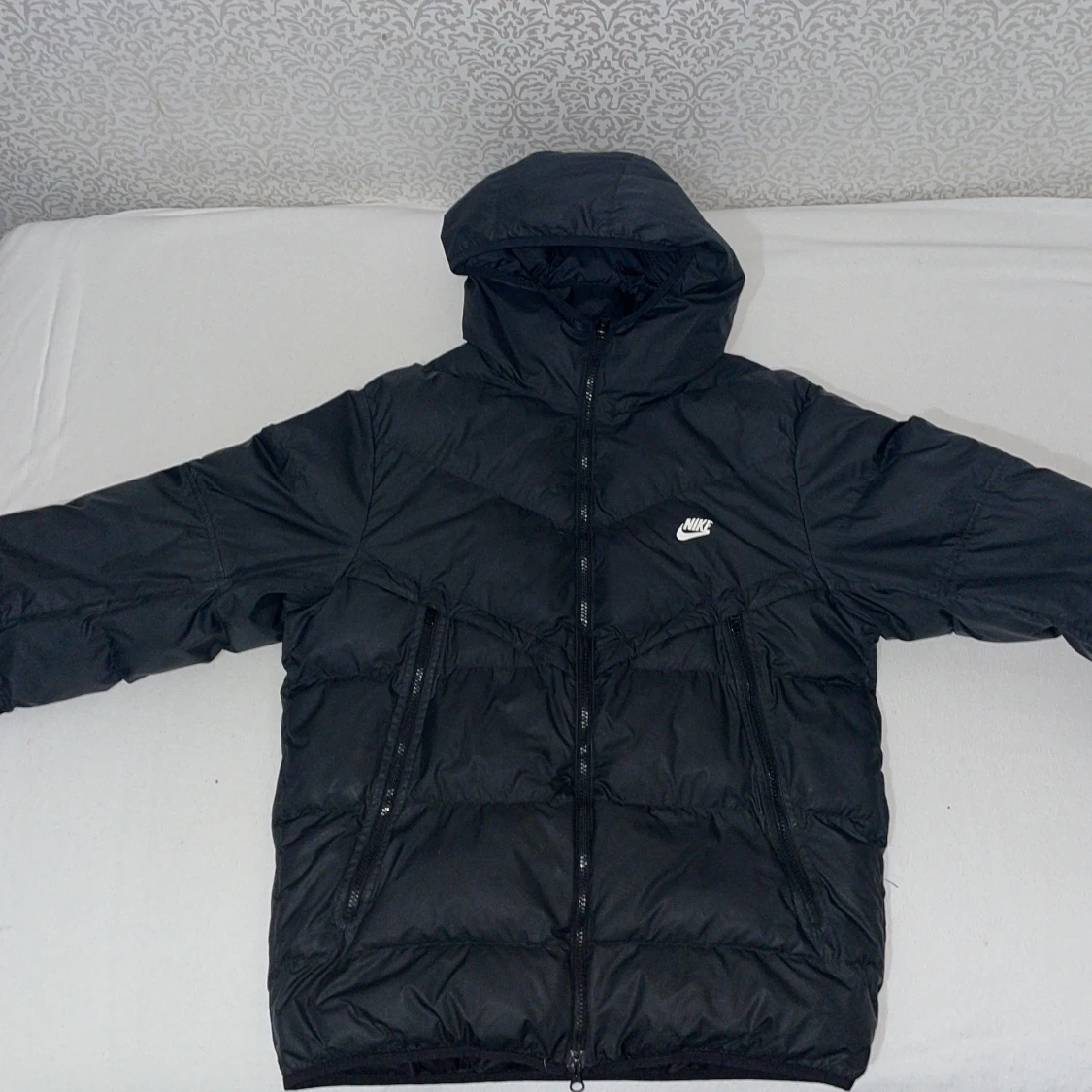 Svart pufferjacka från Nike Storm-FIT