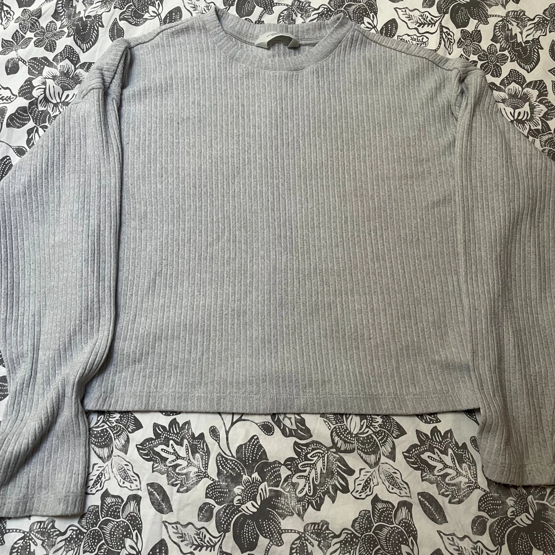 Grå ribbad tröja från H&M