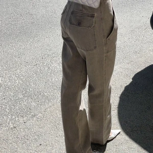 Djerf Avenue Go To Pants - Jeans från Djerf Avenue, modell: Go To Pants. Bara använda några gånger 🤍