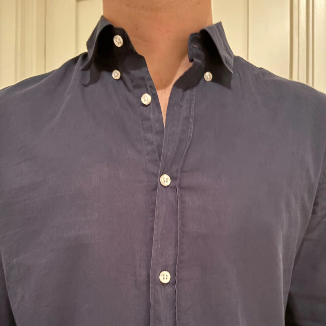 Mörkblå skjorta från Brothers M - 1