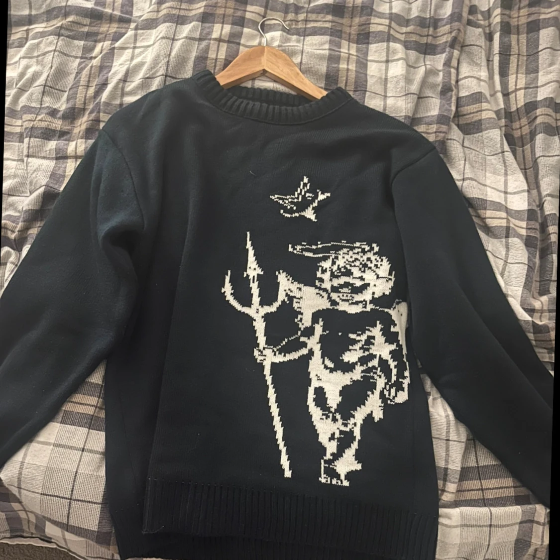 Mörk blå stickad tröja Laviago med ängel