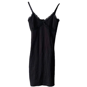 Klänning m spets - Söt klänning me spets, jättefin passform!