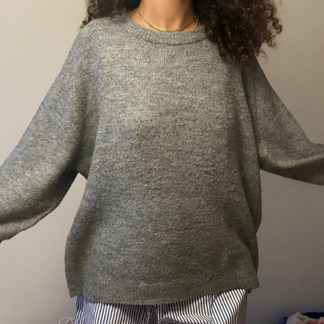 Grå oversized stickad tröja - 1