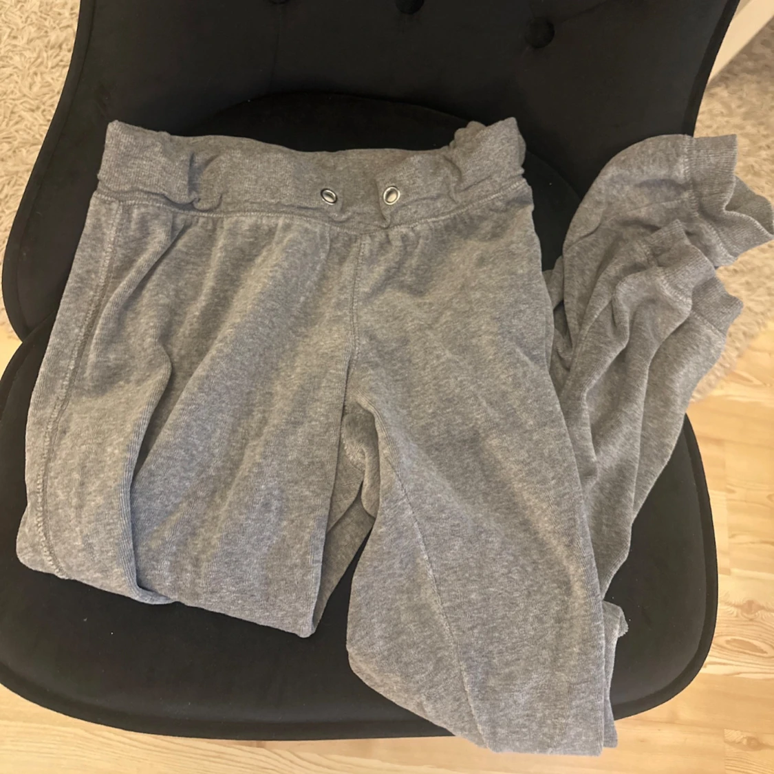 Grå mjukisbyxor från Cubus - 1