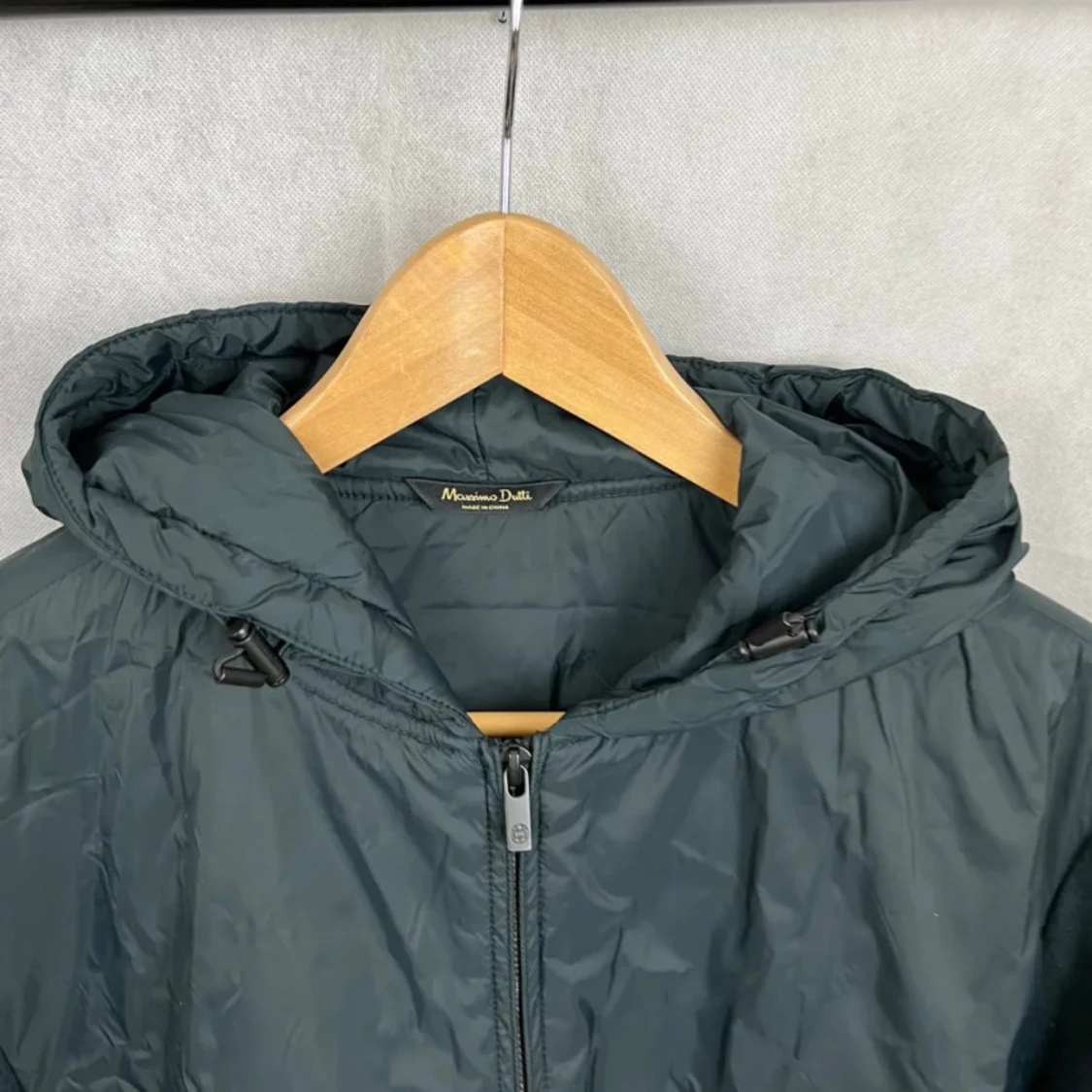 Svart vindjacka från Massimo Dutti - 1