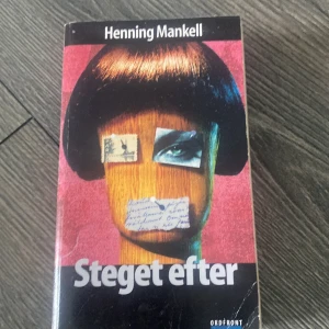 Steget efter - En spännande kriminalroman om kommissarie Wallander, där en midsommarfest slutar i tragedi och polisen ställs inför en brutal mördare. Perfekt för dig som gillar nervkittlande mysterier och vill följa Wallanders jakt på sanningen.