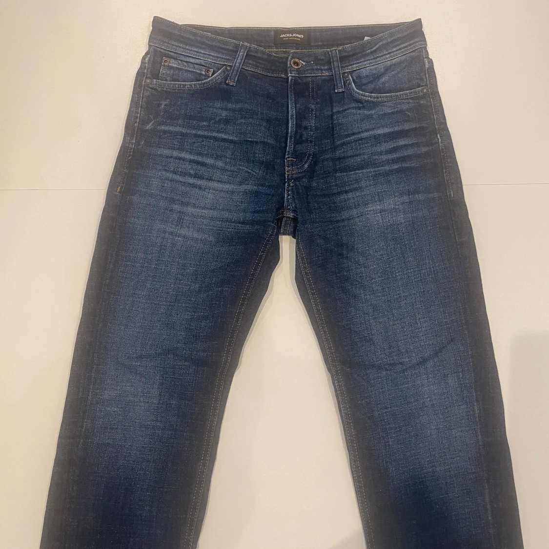 Mörkblå tapered jeans från Jack & Jones - 2