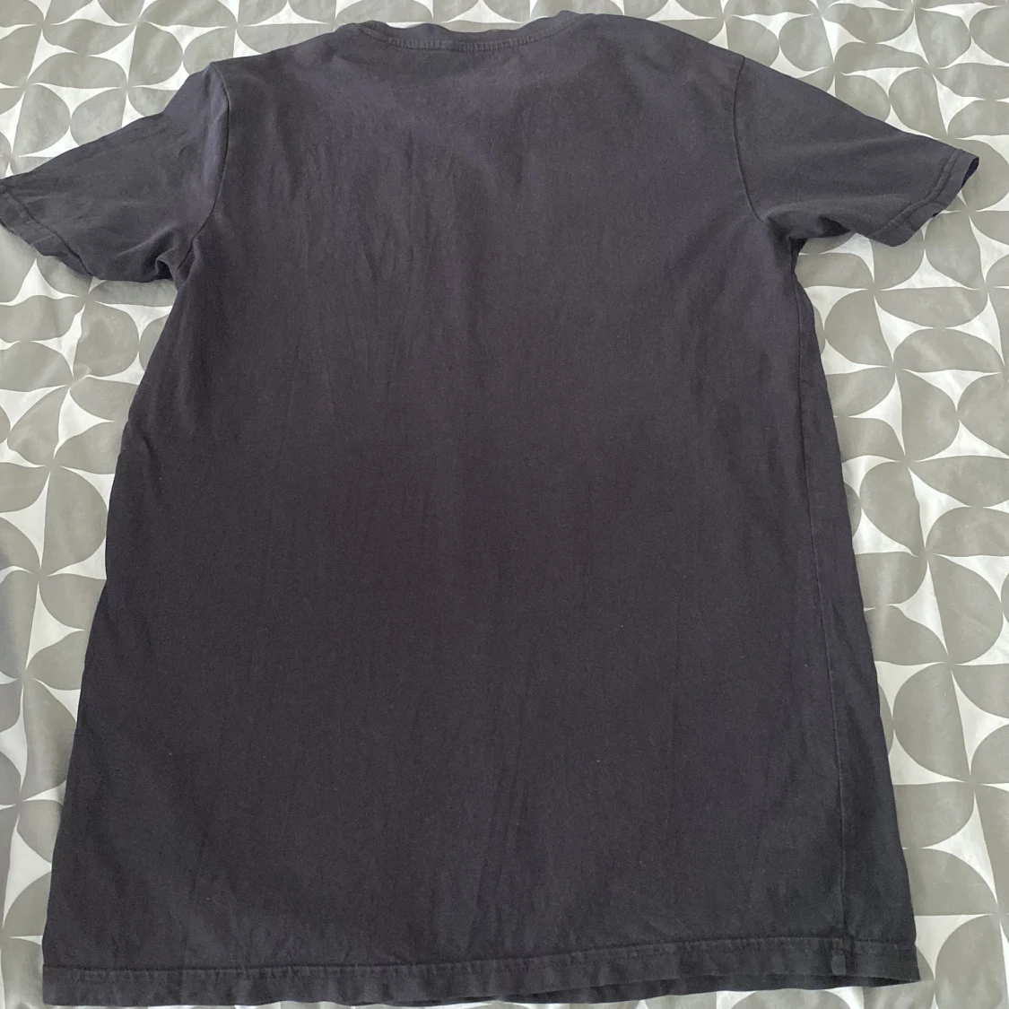 Svart t-shirt med Pulse-tryck från Etirel - 2