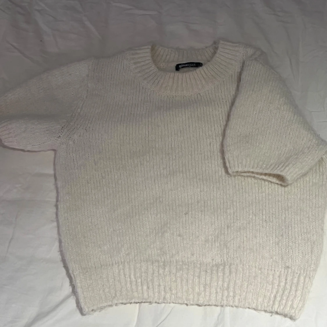 Vit stickad tröja från Gina Tricot