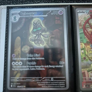 Beheeyem - Coolt Pokémonkort med Beheeyem! Perfekt för samlare och fans av Pokémon. Kortet har snygg design och visar Beheeyems attacker Calm Mind och Psychic. Ett måste för dig som gillar att bygga din egen kortlek eller bara vill ha något unikt i samlingen.