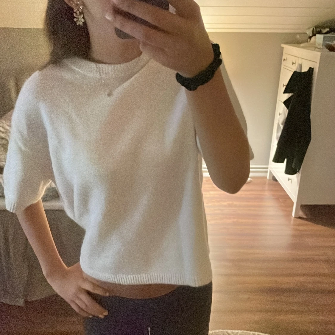 Vit stickad kortärmad tröja - 1