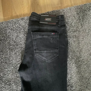 Tommy hilfiger jeans  - Helt nya Tommy hilfiger jeans