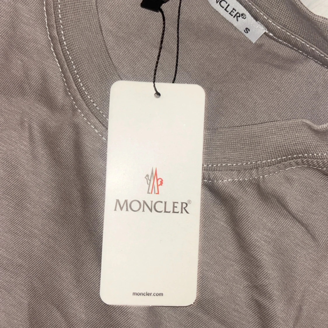 Beige t-shirt från Moncler,  - 1