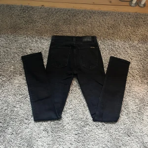 Svarta jeans från Nudie Jeans - Stl: W28 L34 | Skick: 9/10 | Pris: 299kr!