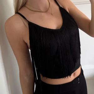 Topp med fransar - Topp med fransar från shein använd 1 gång. 