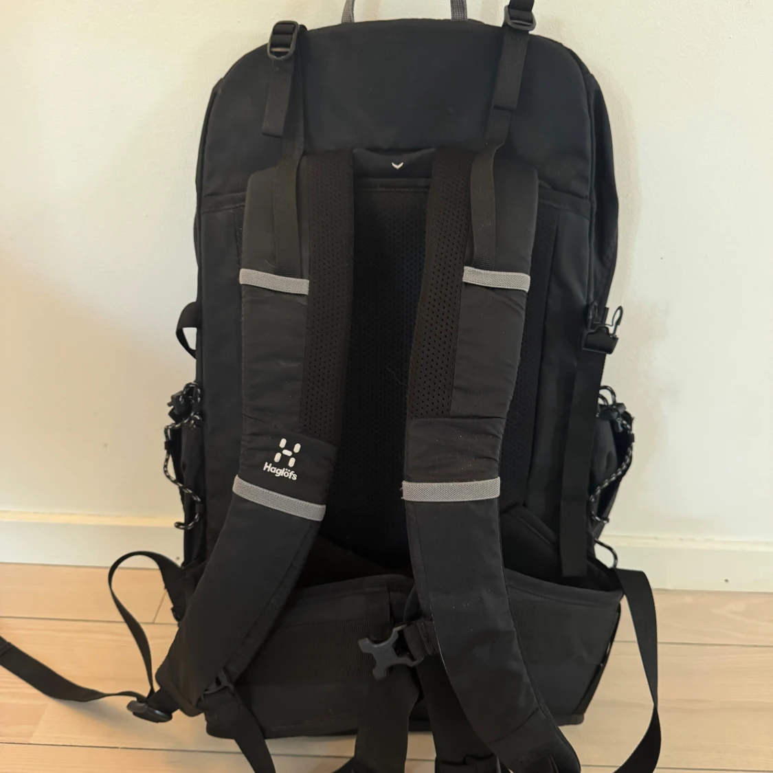 Svart ryggsäck Haglöfs Bäck 28L - 1