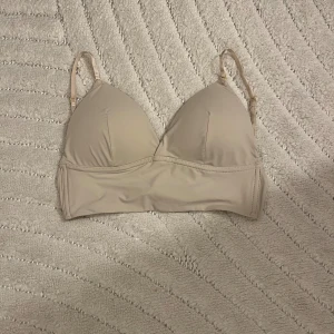 Beige BH - Säljer då den inte kommer till användning.