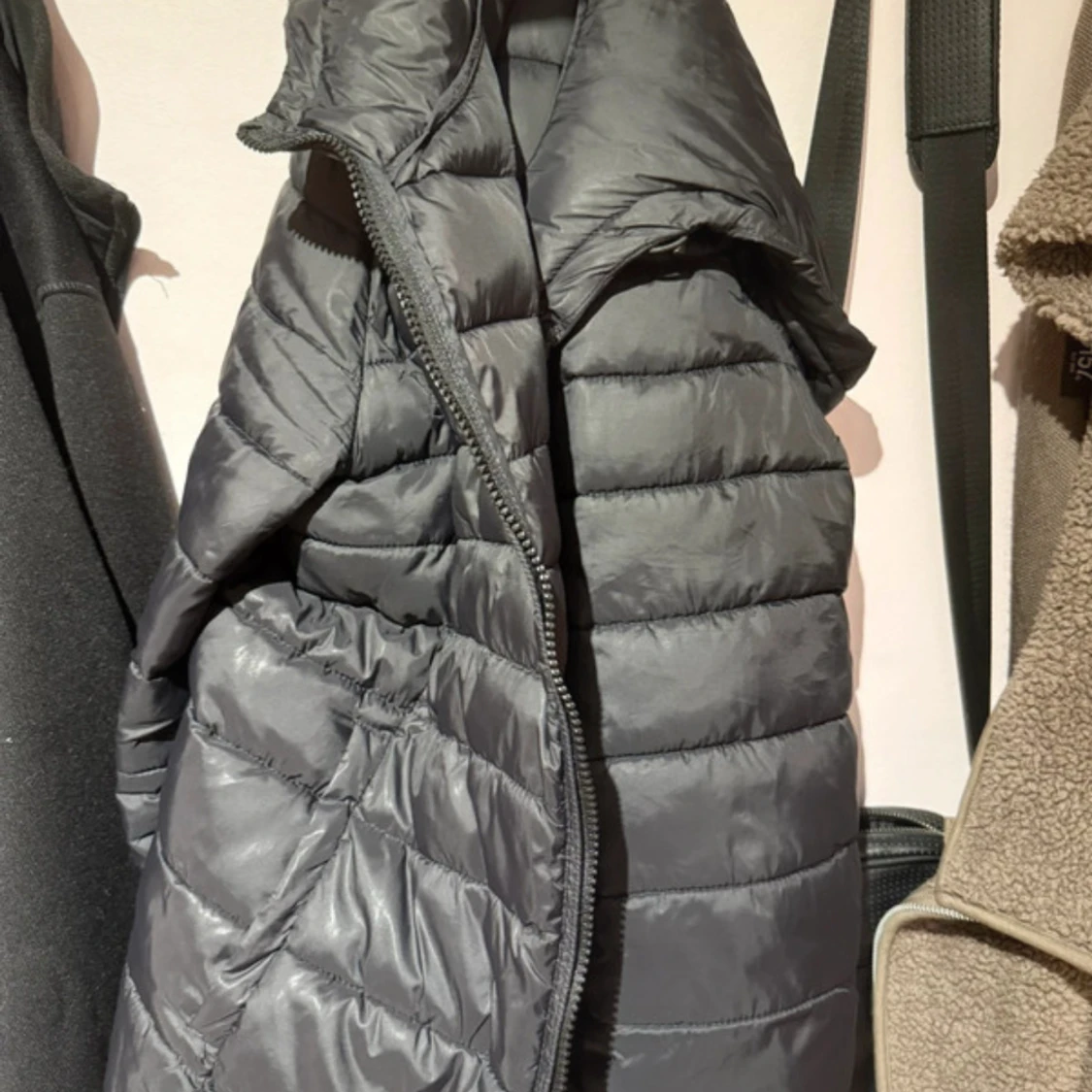 Svart pufferjacka från ONLY, M