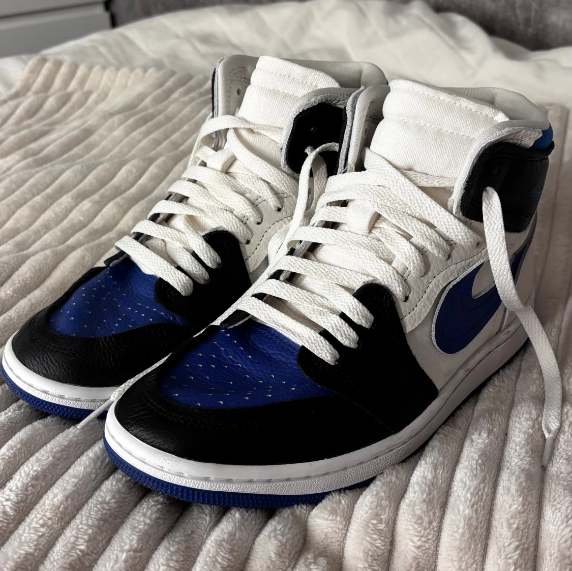 Air Jordans 1 High Royal Toe