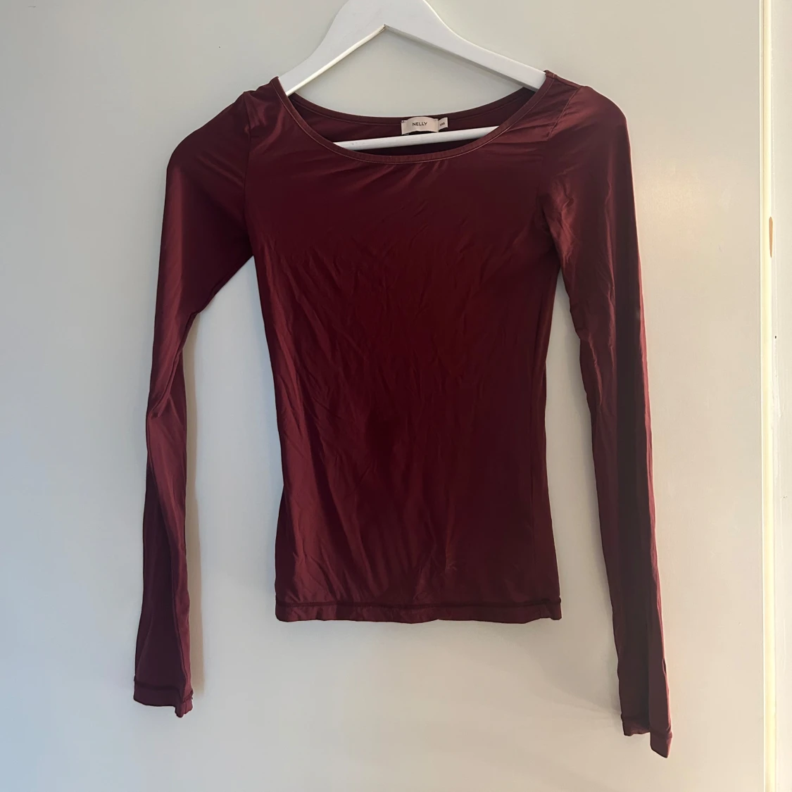 Vinröd långärmad topp från Nelly - 1