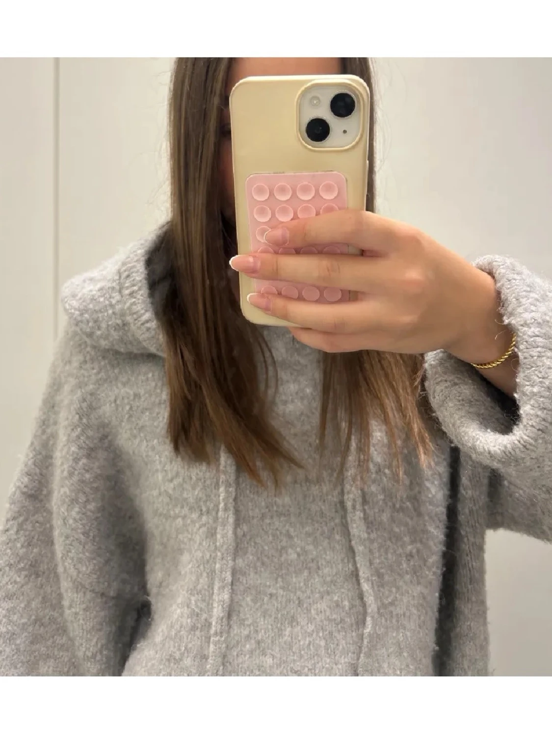 Grå fluffig hoodie med dragsko - 3