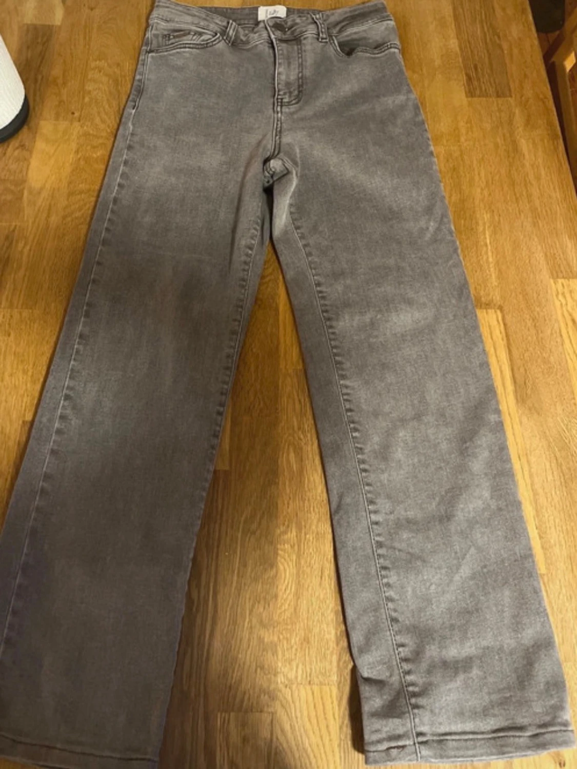 Gråa wide jeans med raka ben