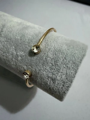 Guld Armband  - Helt ny aldrig använd. Rostfritt stål. Justerbar.