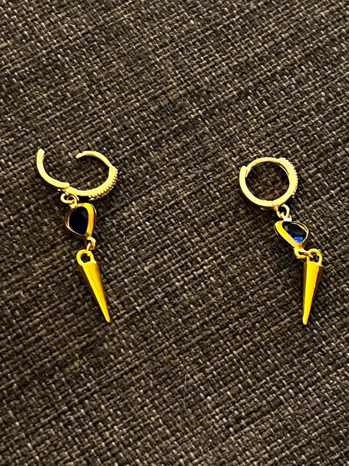 Guldörhängen med blå sten och spets - 1