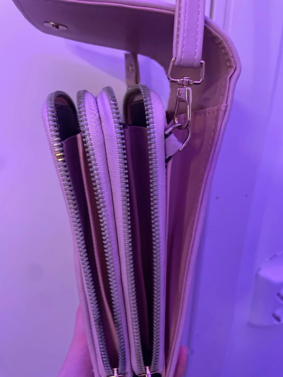 Ljusrosa axelväska med dragkedjor - 4