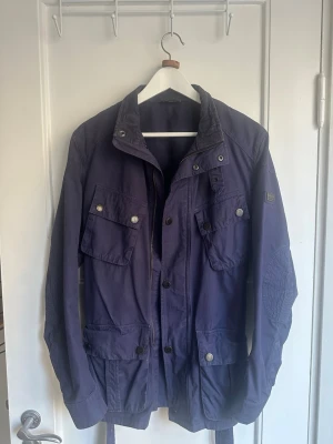 Barbour Jacka Storlek M - Barbour Jacka Storlek M. Sparsamt använd 