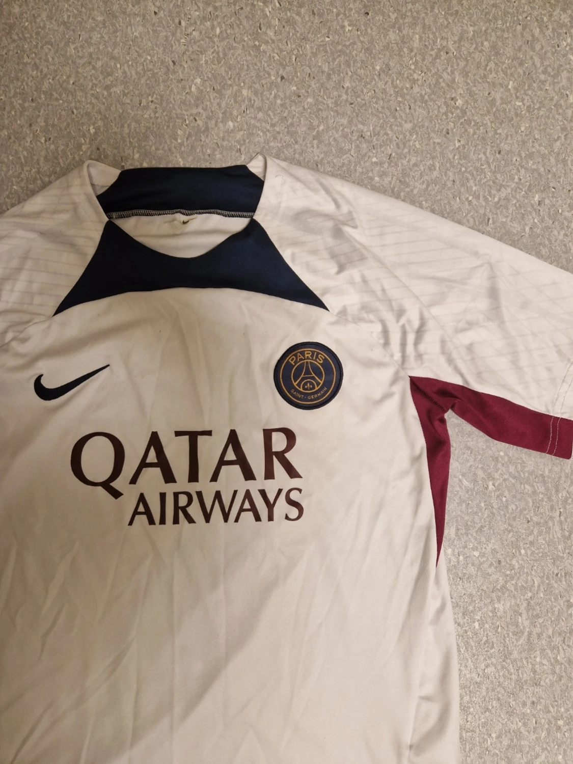 Vit PSG t-shirt från Nike