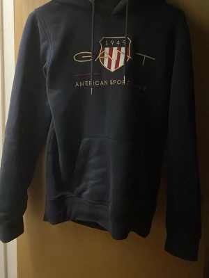 gant mörkblå💙 - storlek m, men känns lite mindre 💙