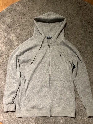 Ralph Lauren zip - Alldrig använd bara testad, extremt bra kvalité, L passar ≈176-186, skriv om du har fler frågor eller vill ha extra bilder🔥