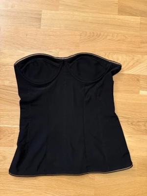 Topp med bygel  - Snygg top med bygel 