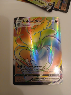 Pokémonkort Malamar VMAX  - Säljer ett Pokémonkort av typen Malamar VMAX .